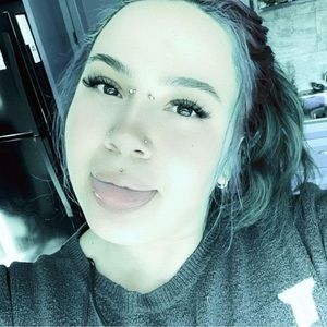 Meet your Posher, Desiree